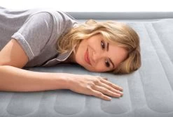 Intex Comfort Plush Luchtbed - Queensize - Ingebouwde Elektrische Pomp -Winkel Voor Kampeerartikelen 1320 1900 67770 inuse1 2022 300