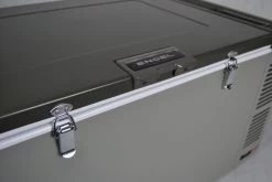 Engel MD60F Compressor Koelbox - 60 Liter 9 Engel MD60F Compressor Koelbox - 60 Liter -Winkel Voor Kampeerartikelen 1900 2849 md60f verschluss detail
