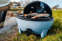 CADAC Citi Chef 40 Gasbarbecue - Blauw 17 CADAC Citi Chef 40 Gasbarbecue - Blauw -Winkel Voor Kampeerartikelen 900 1350 citi chef 40 boat 2 1